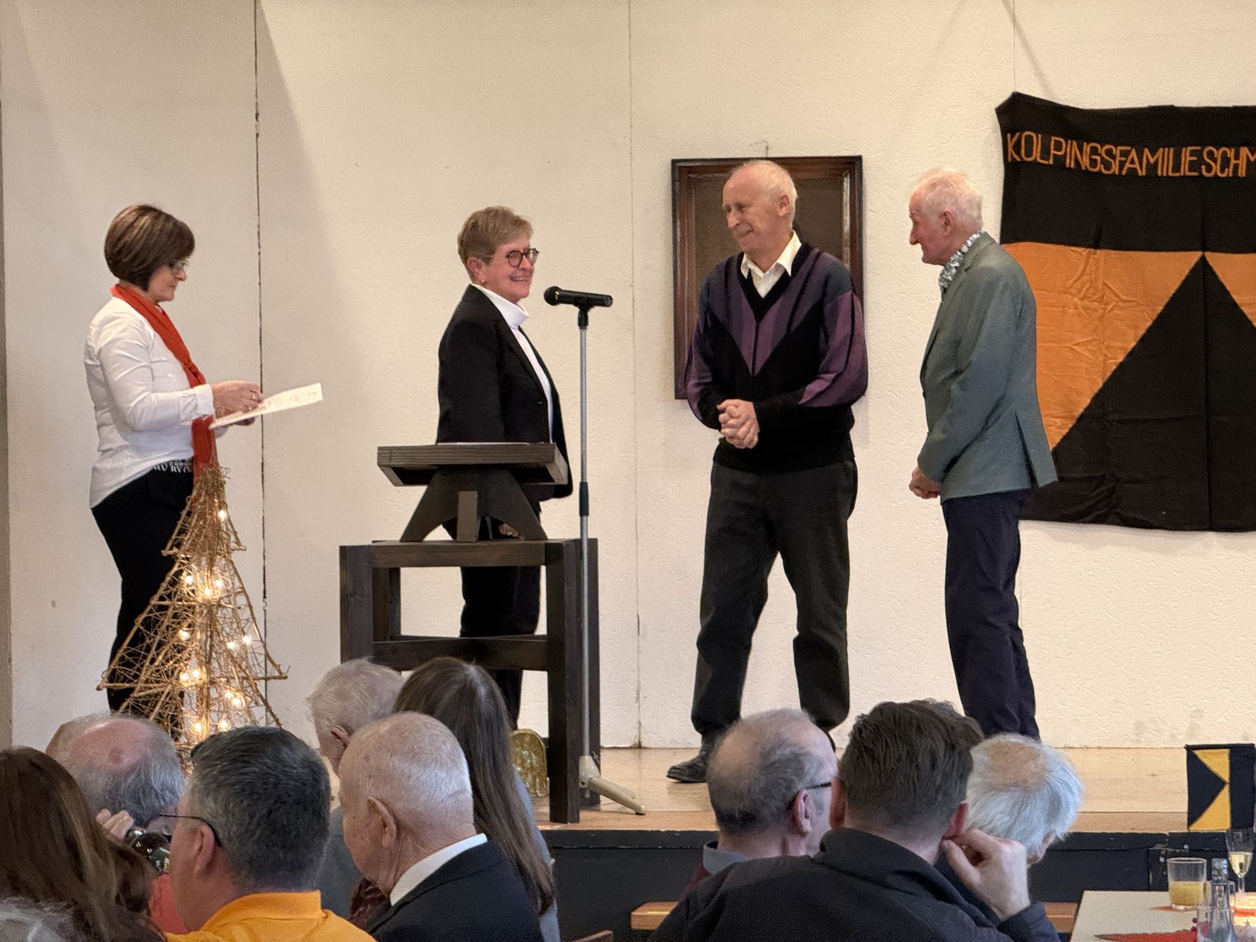 Ehrung der Jubilare Friedhelm Erbel (rechts) und Herbert Emanuel