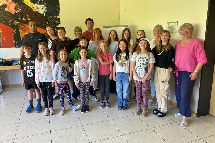 Kinder und Betreuer/-innen der Jungen Kantorei Schmelz
