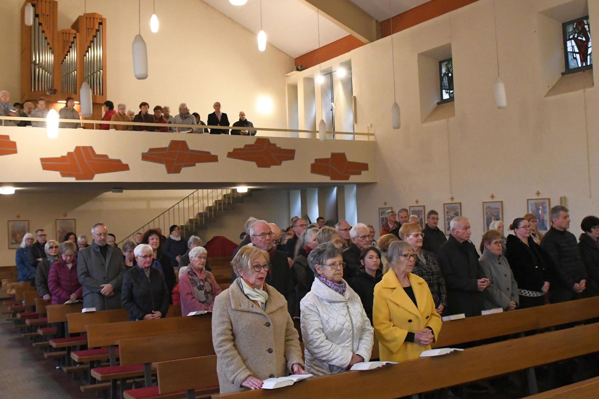 Über hundert Gläubige waren zur Profanierung in die Josefs-Kirche nach Schattertriesch gekommen.